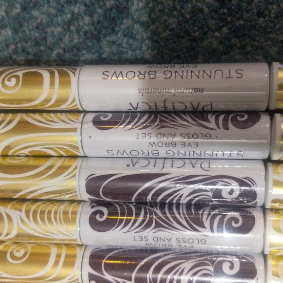10 Pacifica stunning brows, eye brow gloss and set, 100% vegan & cruelty-free - Picture 5 of 8